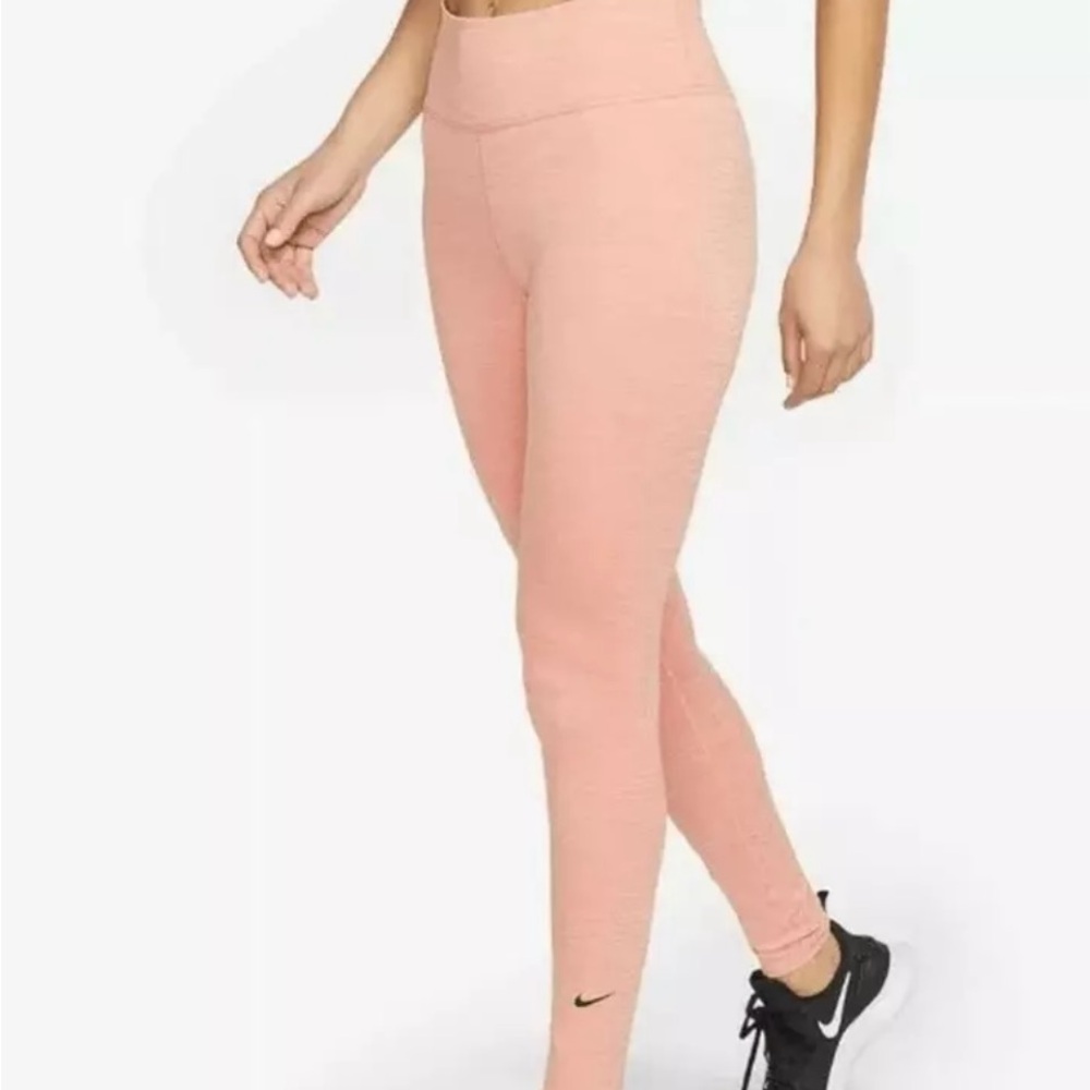 NIKE  peach Pink Dri Fit Tight Fit Performance Leggings Medium AJ8827-606 size M